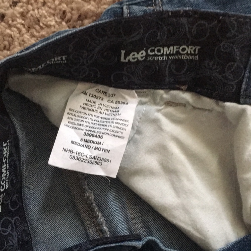 Denim shorts - Picture 3 of 3
